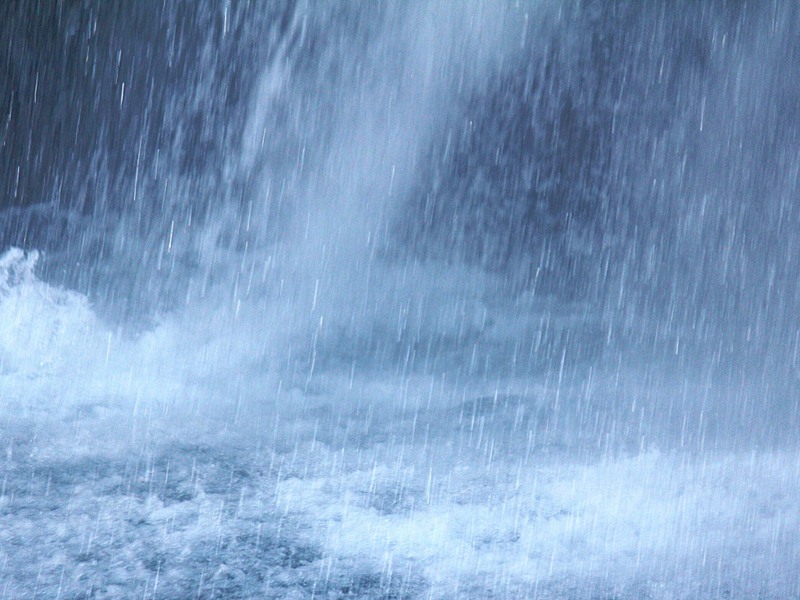天津迈入强降大暴雨，排水管理所工作人员坚守一线